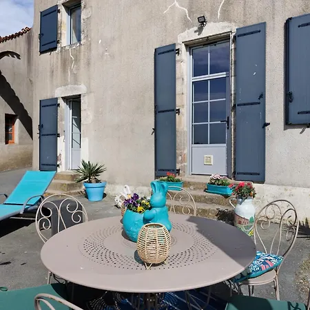 Les Philous Gourmands Couette-café 3*